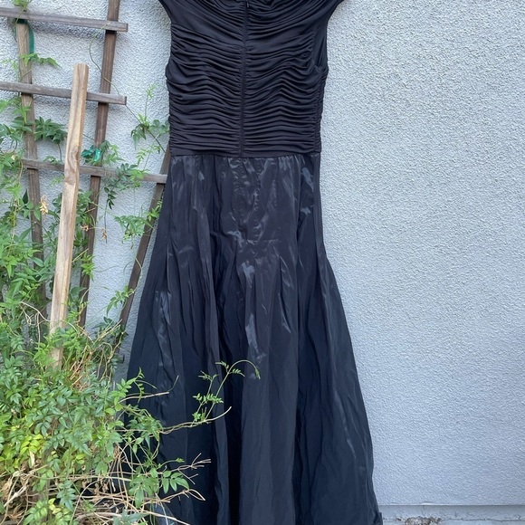 TADASHI Collection Ruched Taffeta Gown in Black Size 10 - Picture 11 of 13